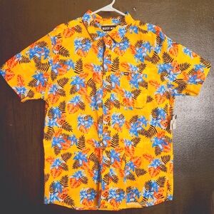 Never worn before Men's Reef Large yellow button down short sleeve shirt.
